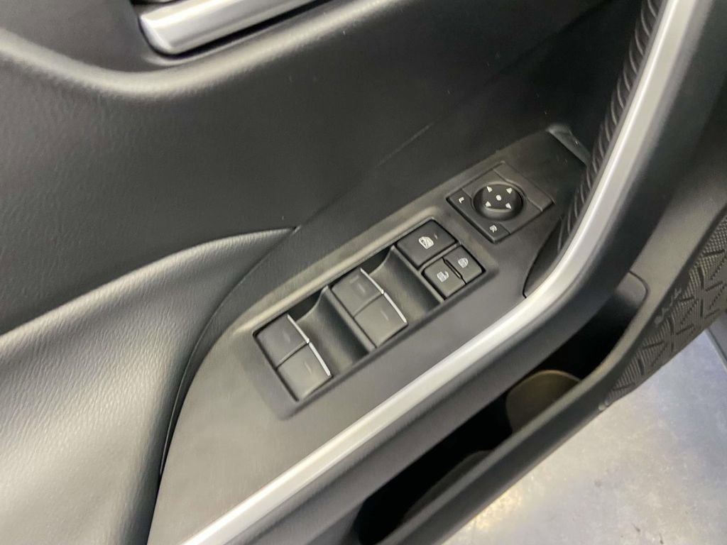 Used 2025 Toyota RAV4 XLE FWD image 19