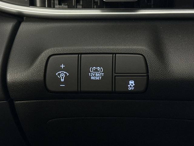 Used 2025 Hyundai Elantra Hybrid FWD image 26