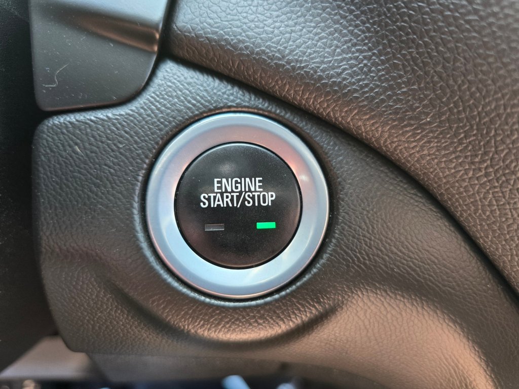 Used 2018 Chevrolet Equinox LT w/ LPO, Hit The Road Package AWD/4WD image 8