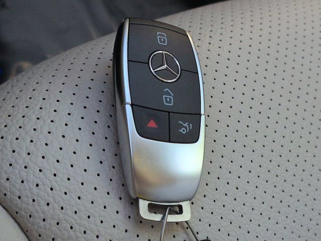 Certified 2021 Mercedes-Benz GLC 300 image 29