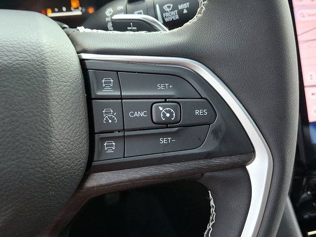 Used 2025 Jeep Grand Cherokee L Limited AWD/4WD image 24