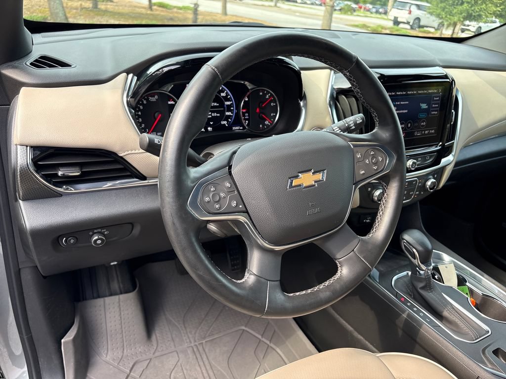 Used 2023 Chevrolet Traverse Premier FWD image 7