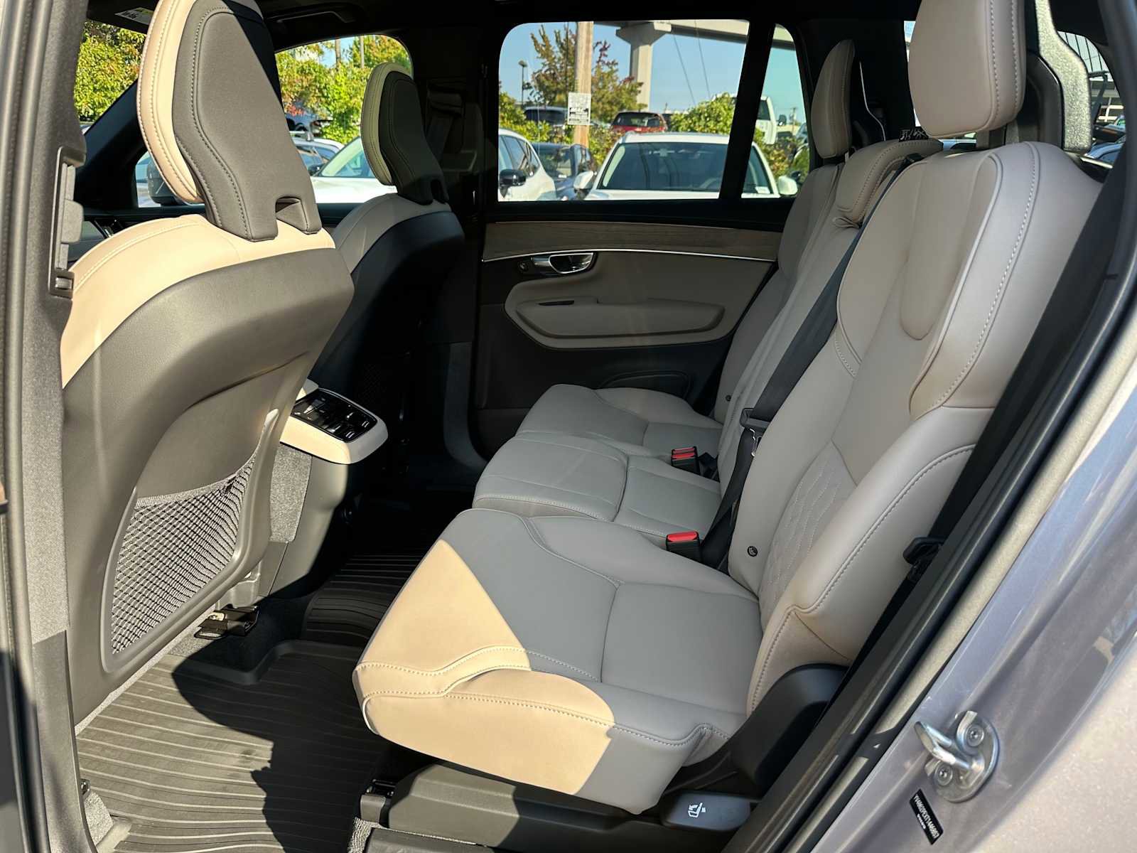 New 2026 Volvo XC90 B6 Plus w/ Protection Package Premier image 15