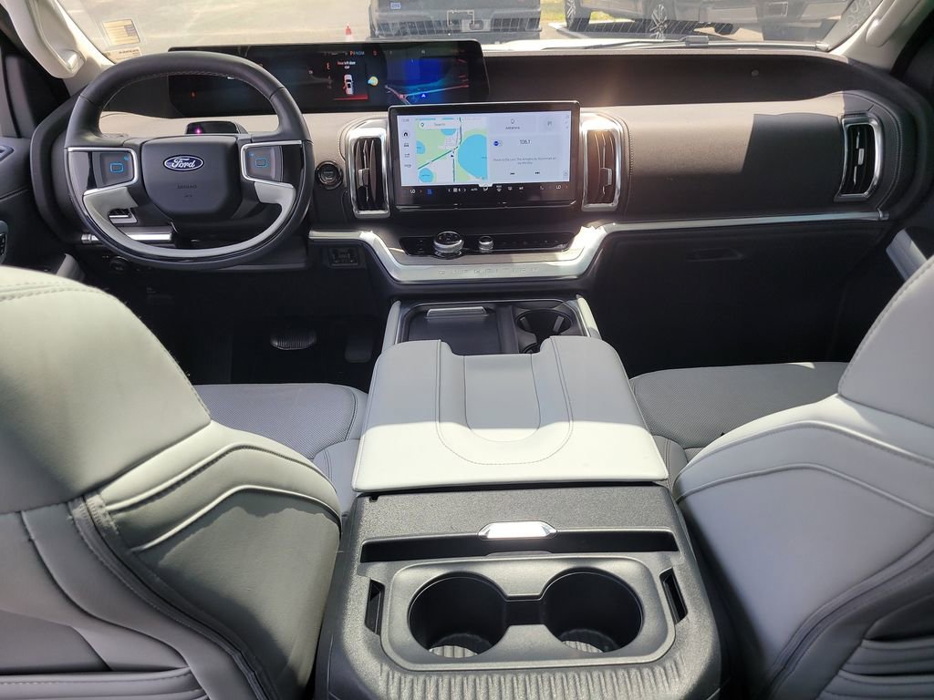 Used 2025 Ford Expedition Platinum w/ Driver's Package AWD/4WD image 15