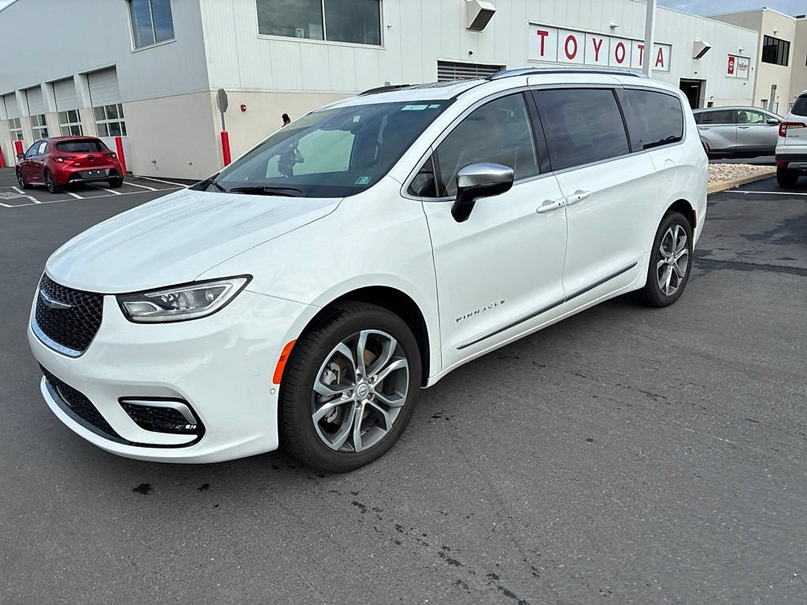 Used 2026 Chrysler Pacifica Pinnacle AWD/4WD image 25