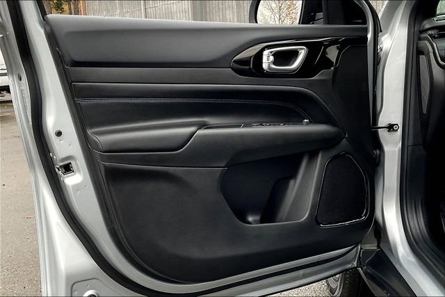New 2025 Jeep Compass Latitude w/ Altitude Special Edition image 19