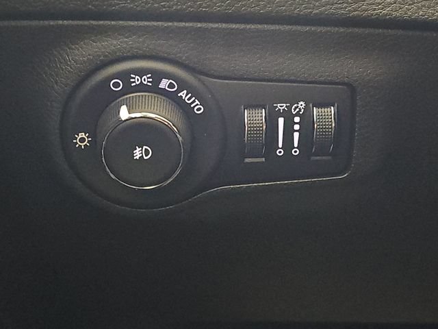 Used 2019 Jeep Compass Latitude w/ Cold Weather Group AWD/4WD image 19