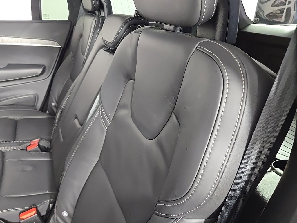 Certified 2024 Volvo XC90 T8 Ultimate w/ Lounge Package image 17