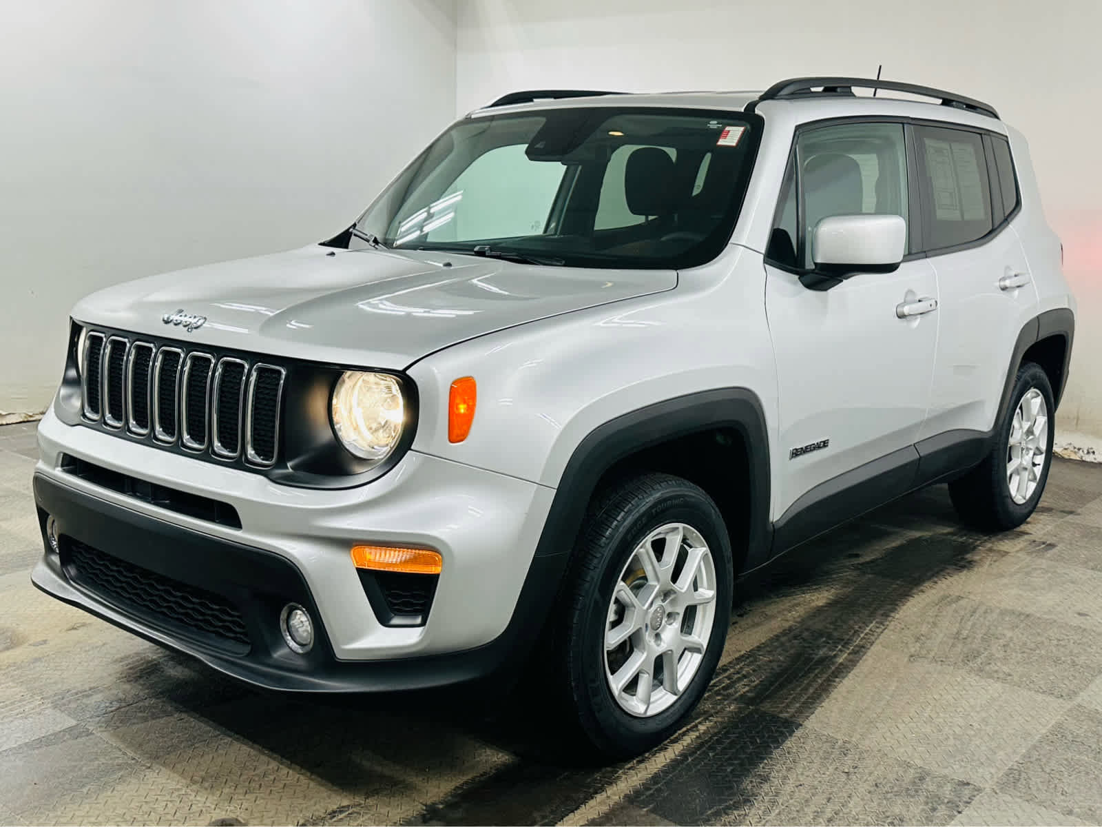 Certified 2021 Jeep Renegade Latitude AWD/4WD image 3