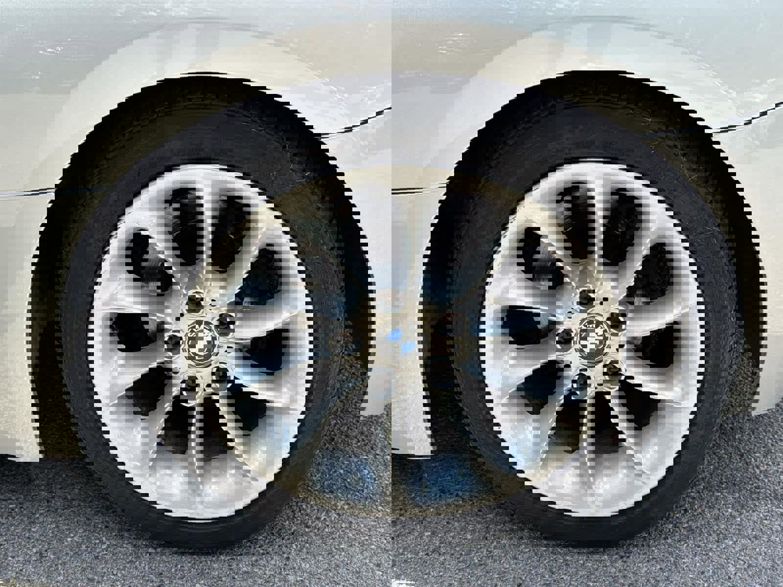 Used 2004 BMW Z4 2.5i image 13