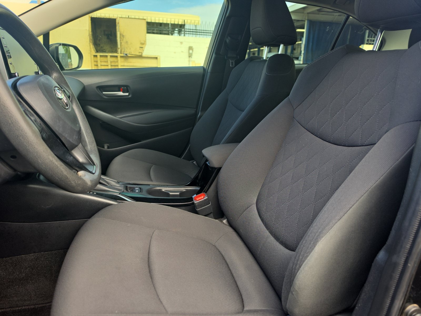 Used 2020 Toyota Corolla LE FWD image 11