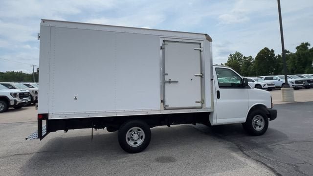 Used 2016 Chevrolet Express 3500 RWD image 9