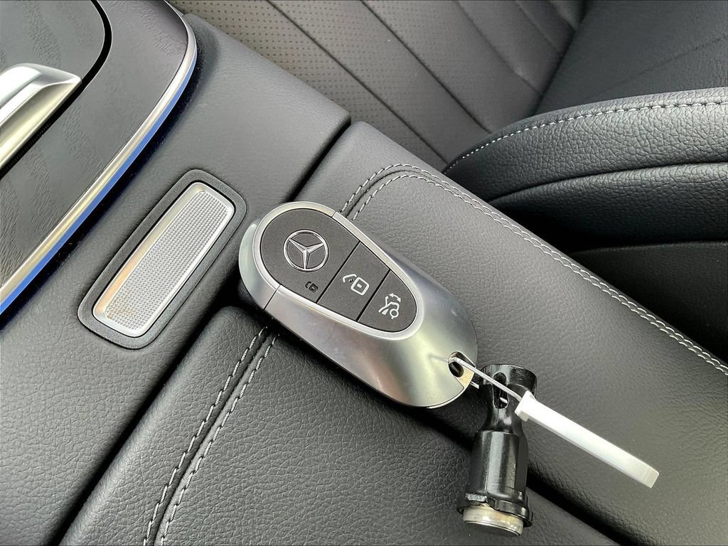 Certified 2025 Mercedes-Benz E 350 4MATIC Sedan w/ MBUS Superscreen Package image 37