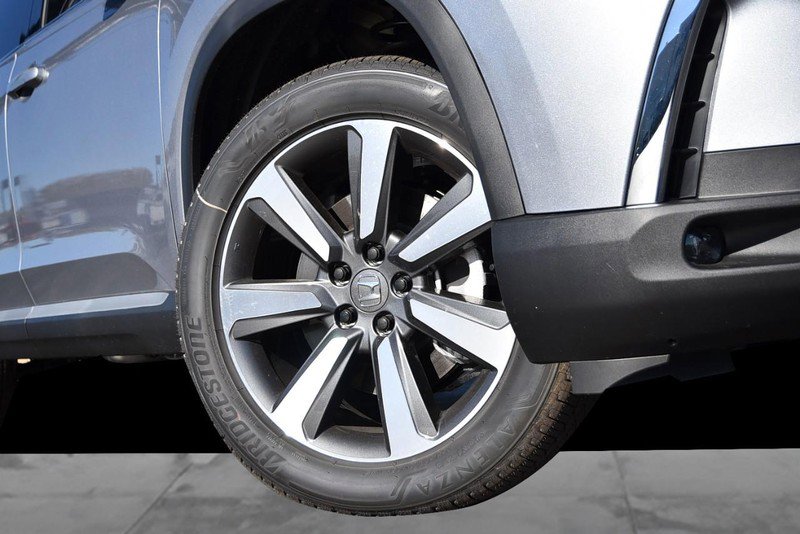 New 2025 Honda Pilot Touring image 3