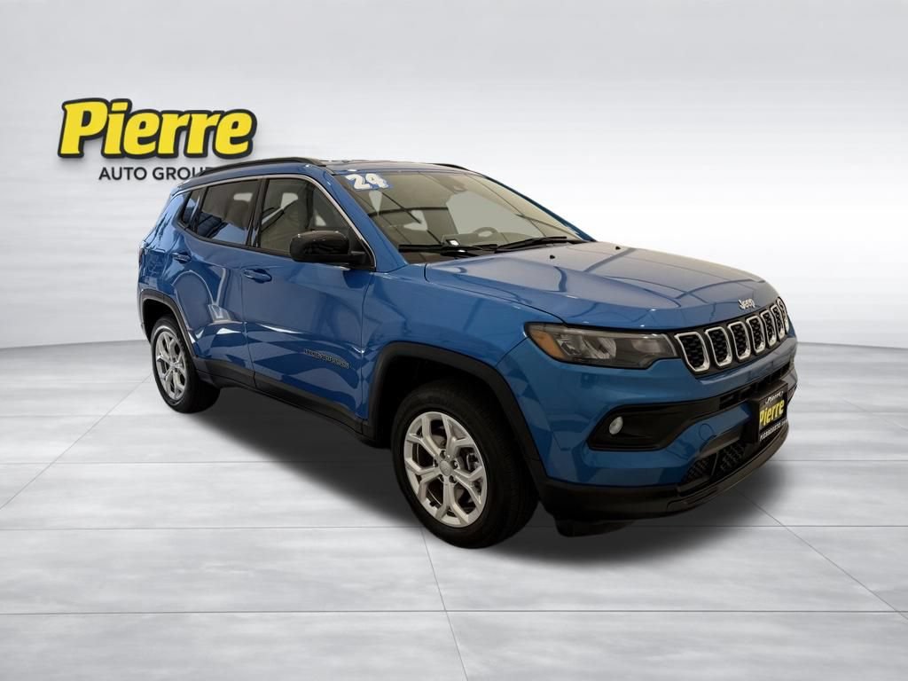 Used 2024 Jeep Compass Latitude AWD/4WD image 6
