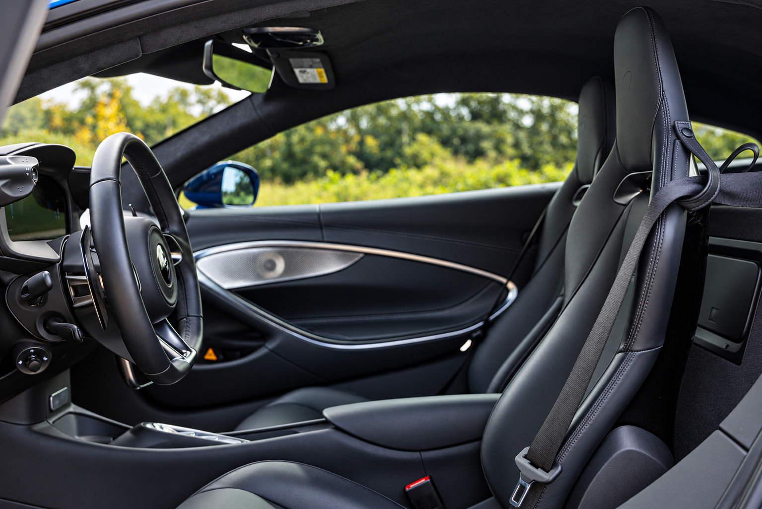 Used 2024 McLaren Artura RWD image 13