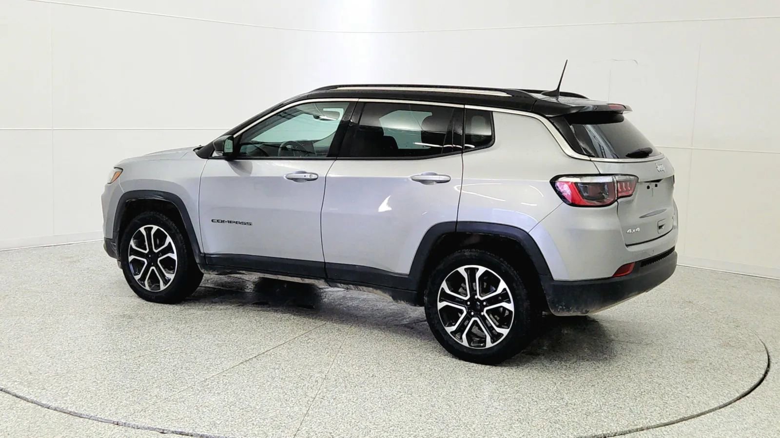 Used 2022 Jeep Compass Limited image 5