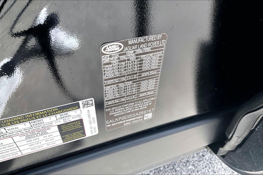 Used 2025 Land Rover Range Rover SE image 32