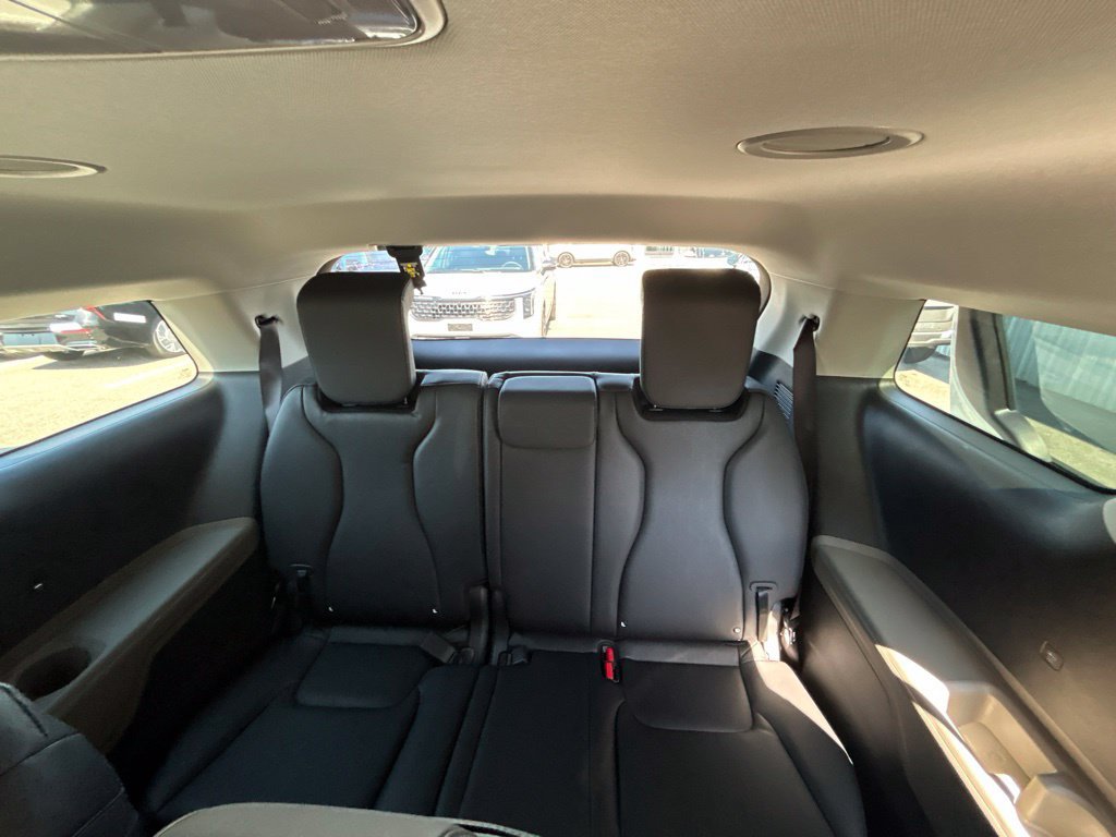 Certified 2026 Kia Carnival LX FWD image 24
