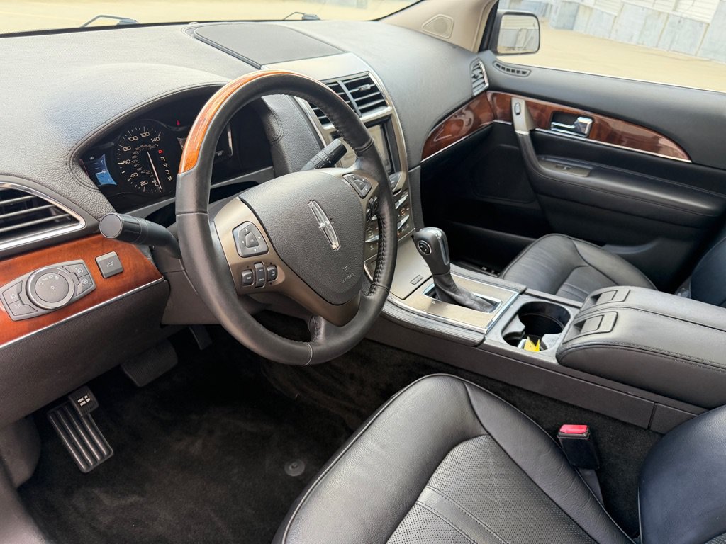 Used 2012 Lincoln MKX FWD image 11