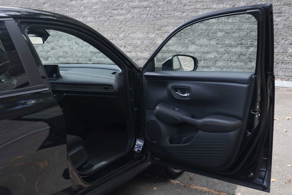 Used 2025 Honda HR-V Sport image 15