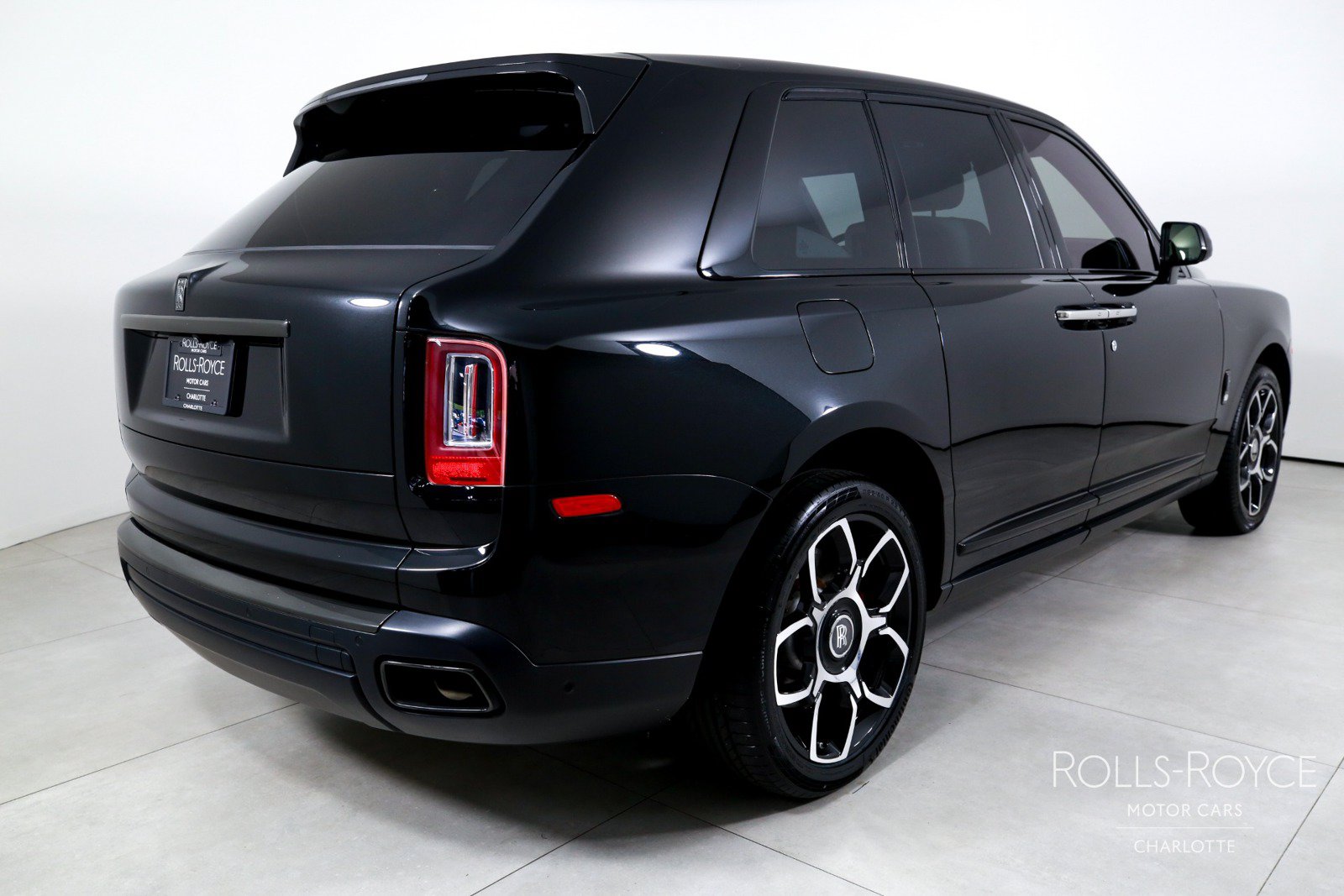 Used 2021 Rolls-Royce Cullinan Black Badge AWD/4WD image 2