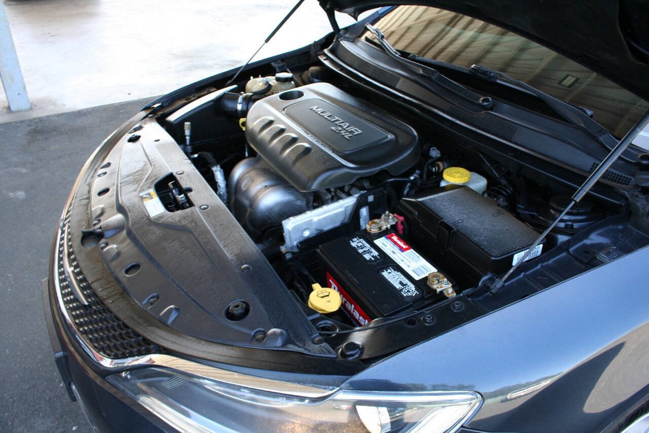 Used 2016 Chrysler 200 Limited Platinum image 22