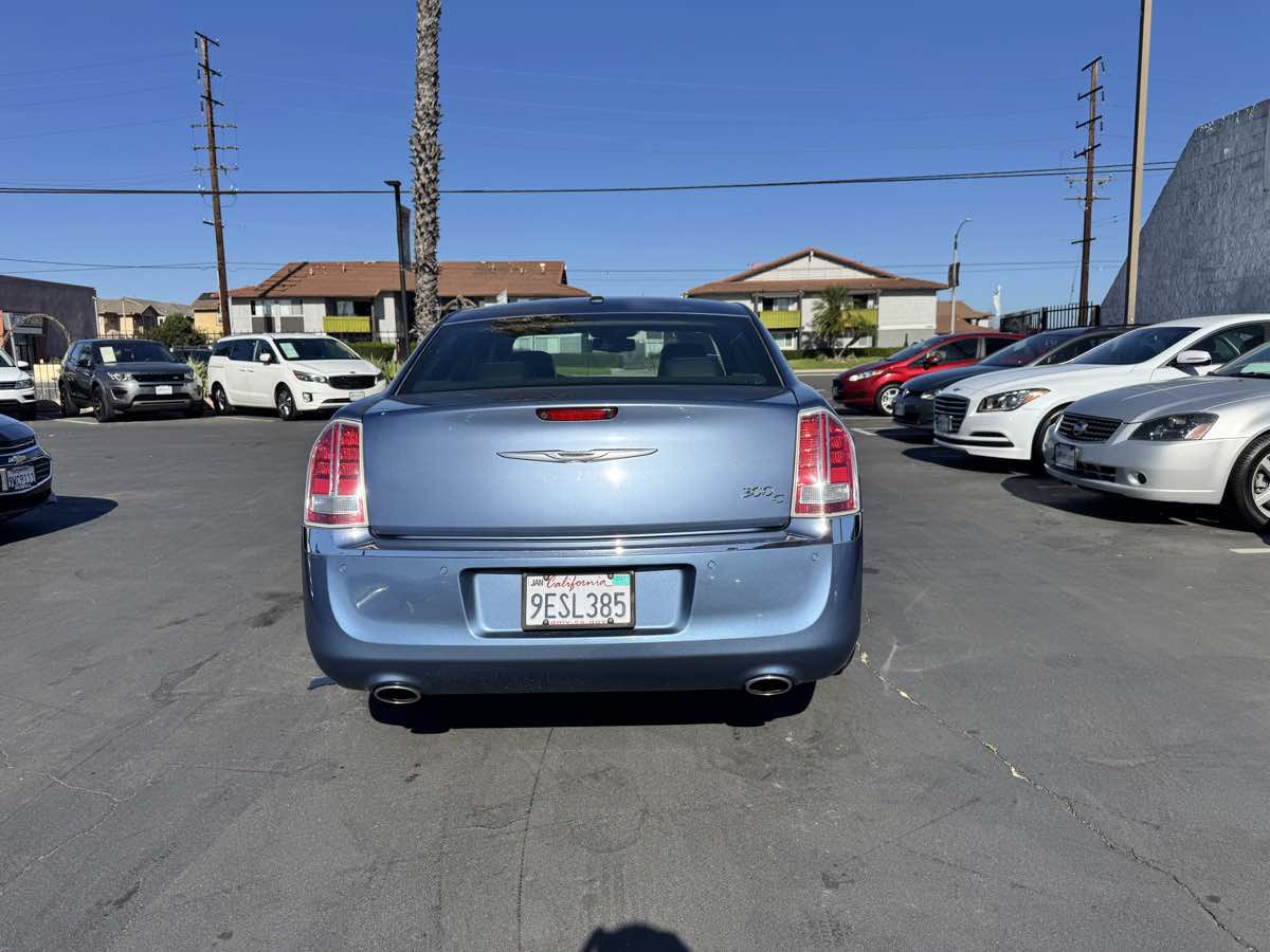 Used 2011 Chrysler 300 C RWD image 3
