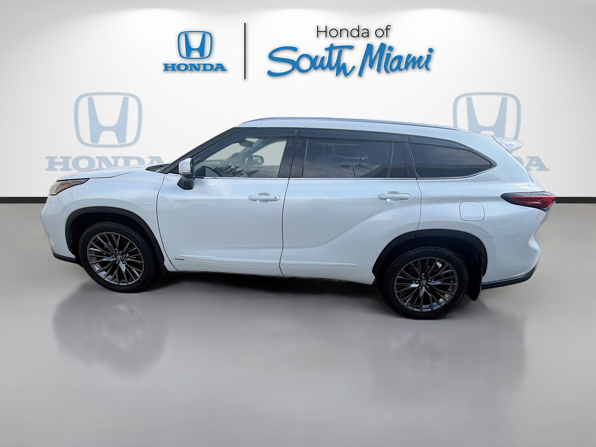 Used 2022 Toyota Highlander Limited AWD/4WD image 4