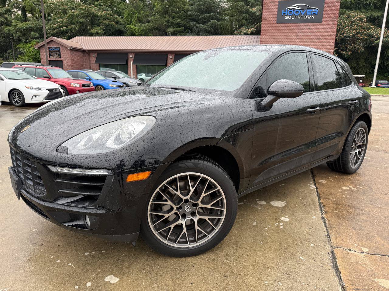 Used 2018 Porsche Macan AWD/4WD image 2