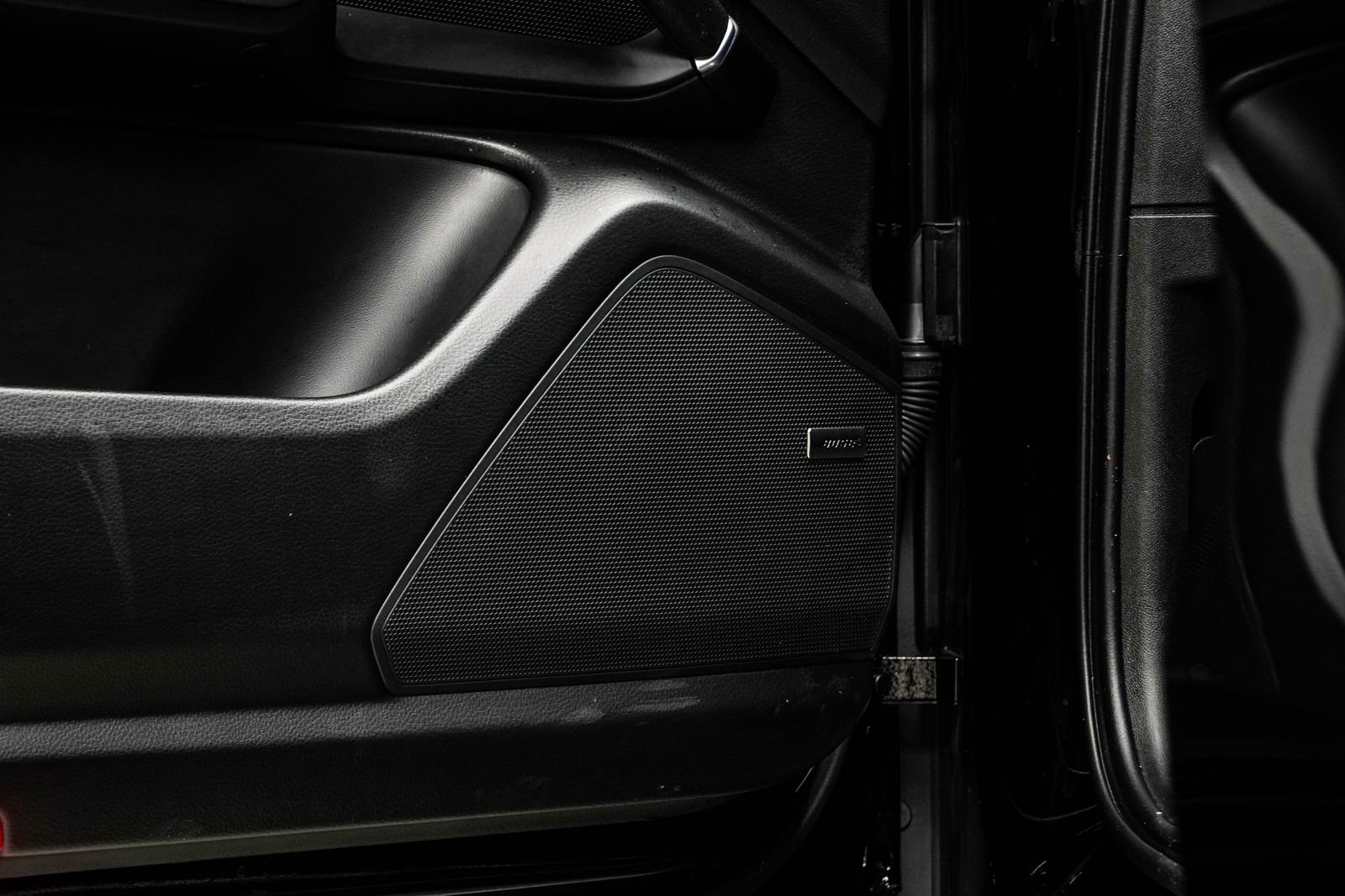 Used 2023 Porsche Cayenne Platinum Edition image 40