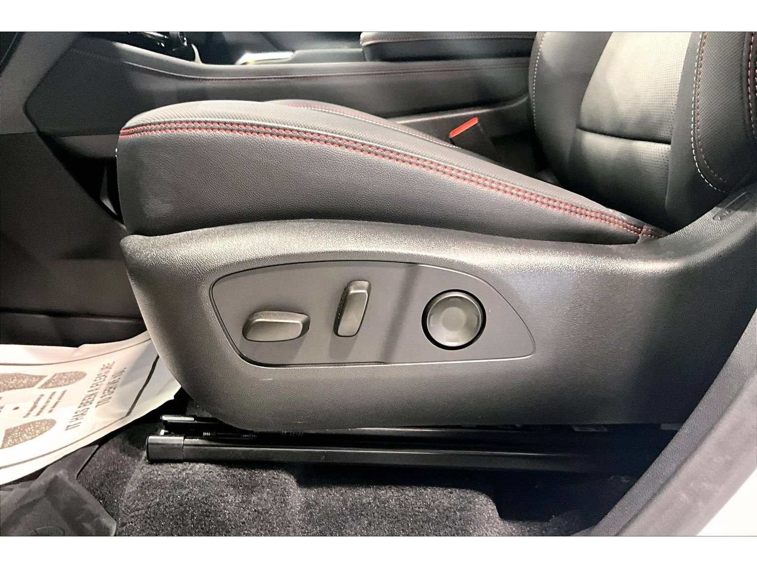 New 2026 Chevrolet Traverse RS w/ LPO, Floor Liner Package FWD image 35
