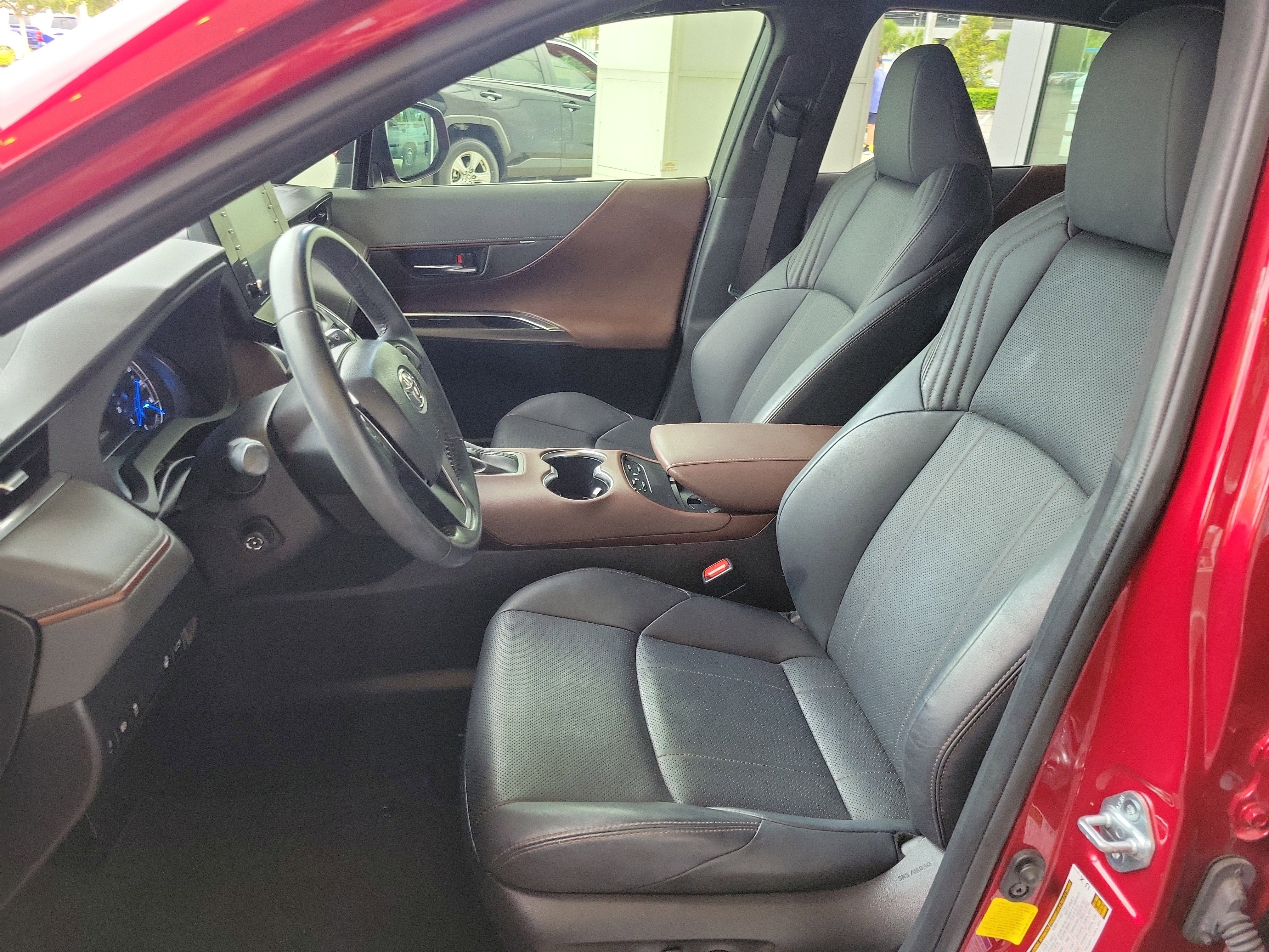 Certified 2021 Toyota Venza XLE image 13