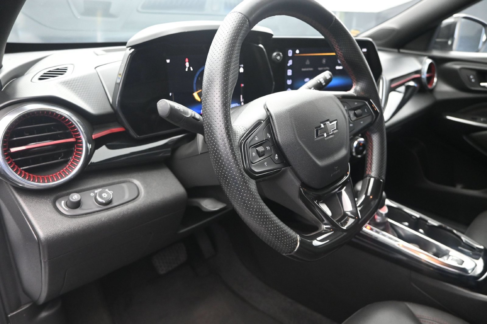 Certified 2024 Chevrolet Trax RS FWD image 12