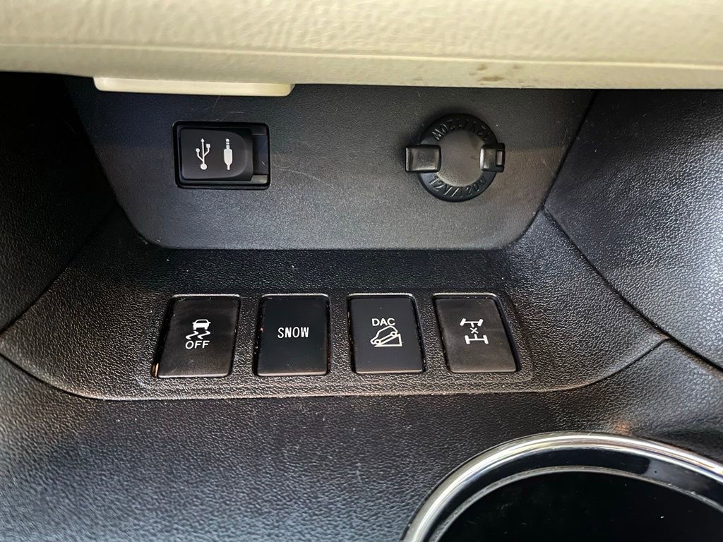 Used 2015 Toyota Highlander Limited AWD/4WD image 24