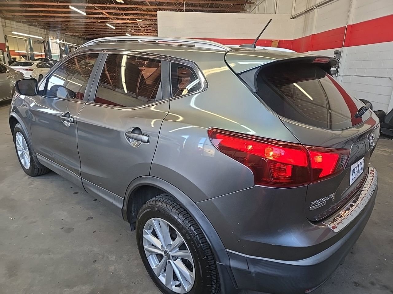 Used 2018 Nissan Rogue Sport SV FWD image 3