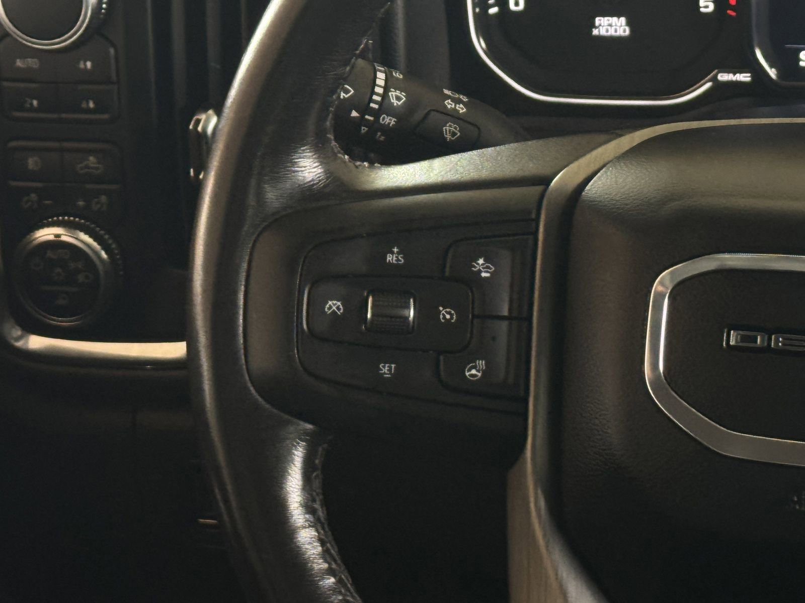 Used 2022 GMC Sierra 2500 Denali w/ Denali Black Diamond Edition AWD/4WD image 16