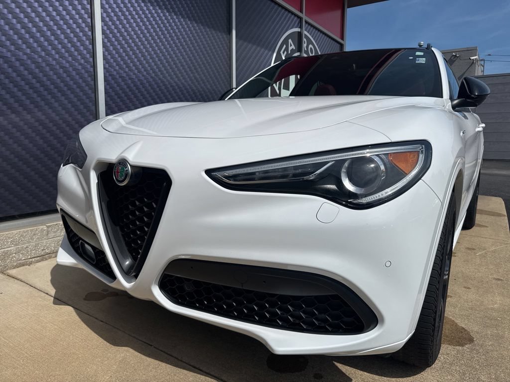 Used 2023 Alfa Romeo Stelvio Veloce AWD/4WD image 18