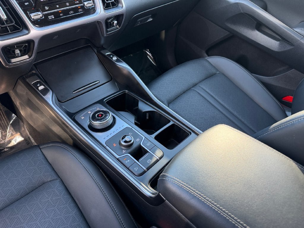 Used 2023 Kia Sorento EX AWD/4WD image 19