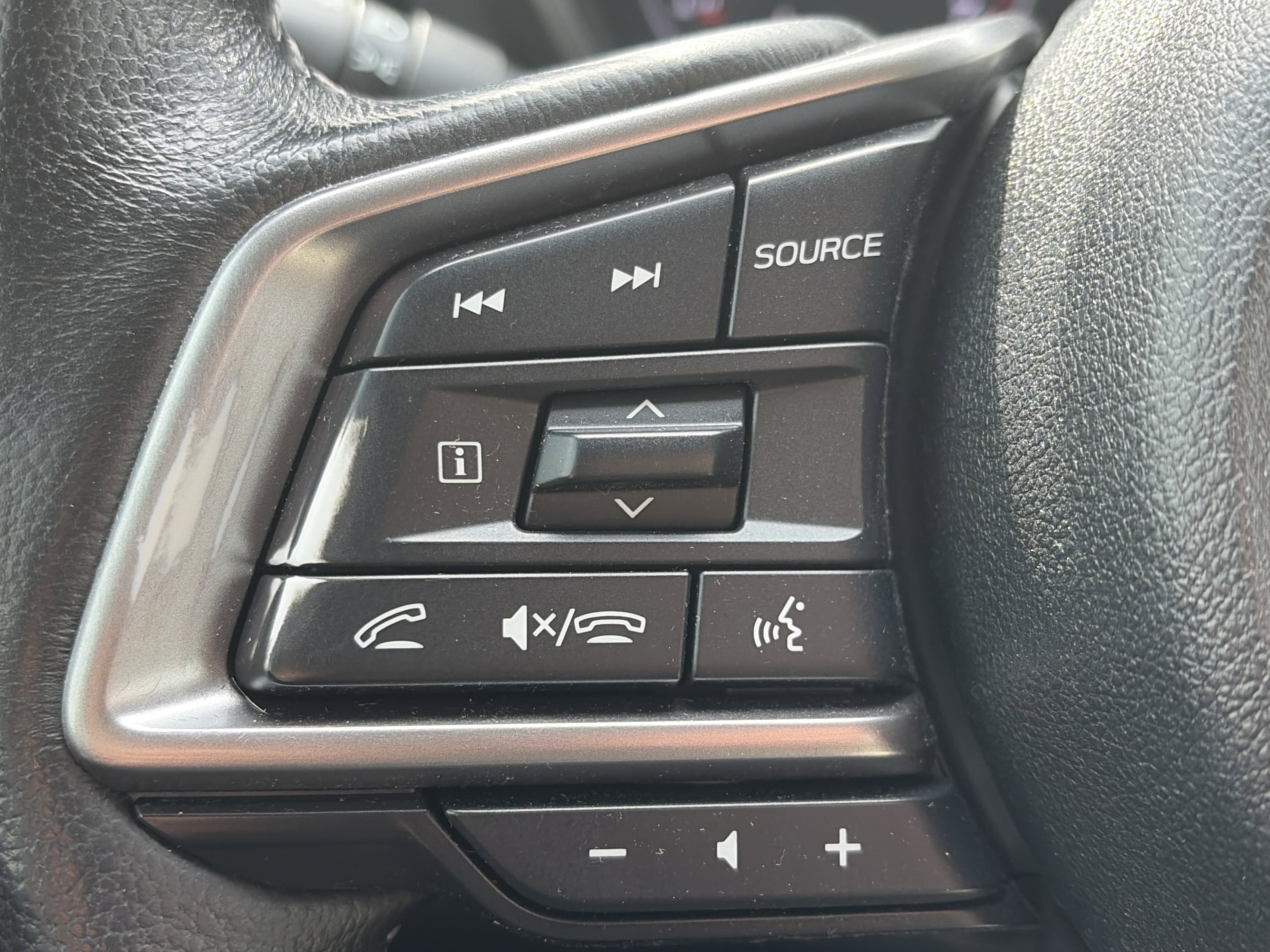 Used 2023 Subaru Ascent Limited w/ Technology Package AWD/4WD image 17