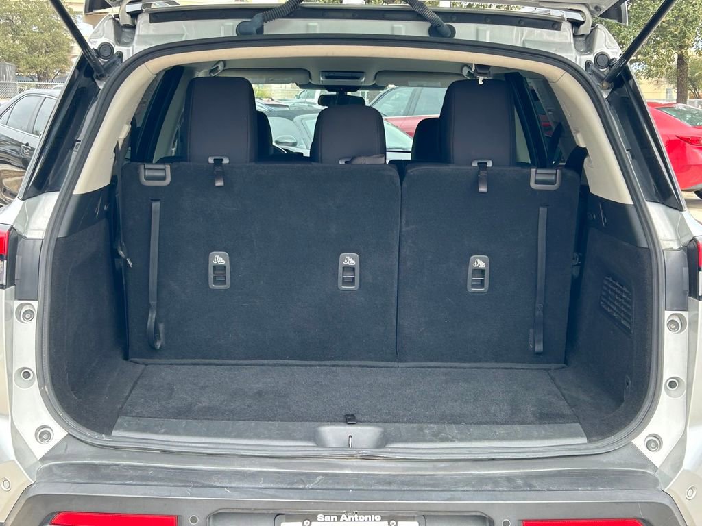 Used 2024 Nissan Pathfinder SV image 13