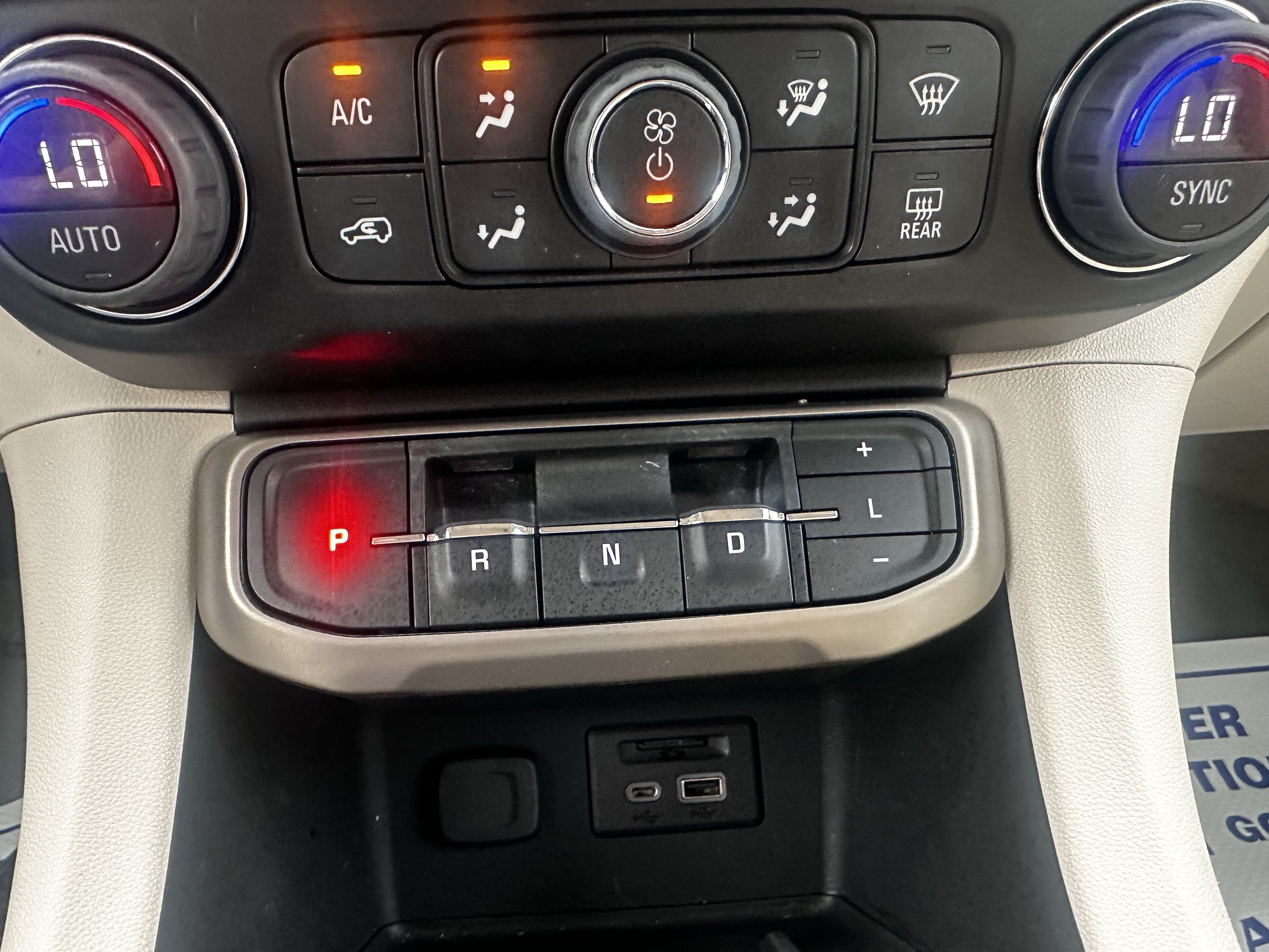 Used 2023 GMC Acadia Denali w/ Denali Ultimate Package AWD/4WD image 17