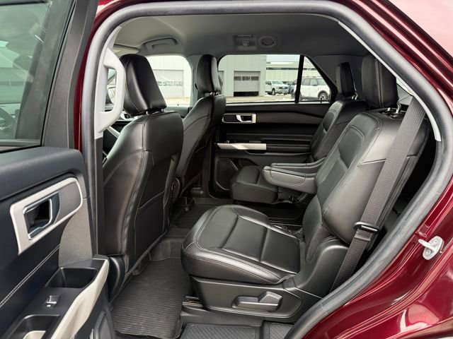 Used 2022 Ford Explorer XLT w/ Equipment Group 202A image 4