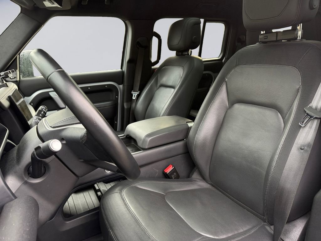 Used 2023 Land Rover Defender 130 X-Dynamic SE image 10