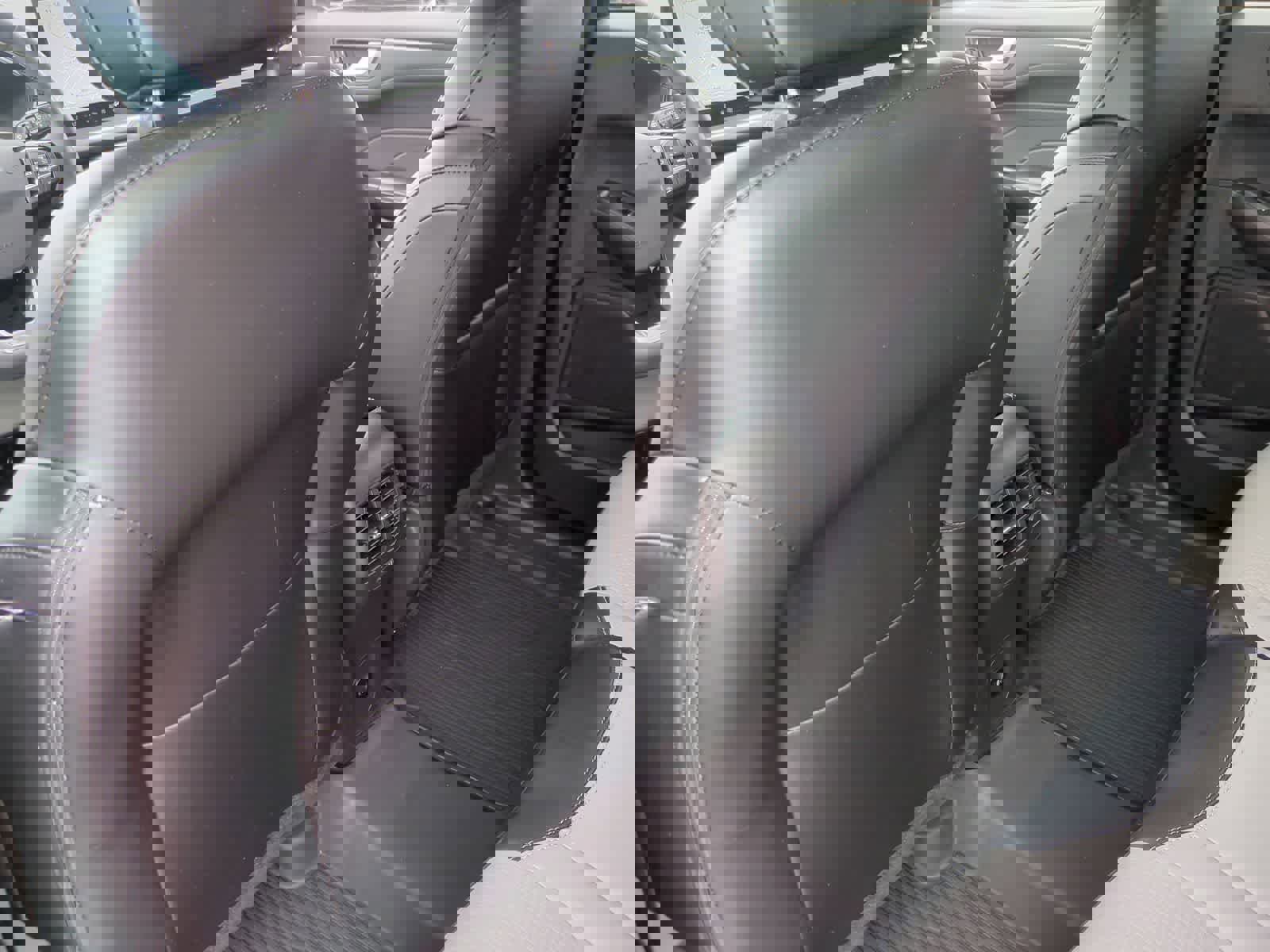 Certified 2025 Ford Escape SE w/ Class II Trailer Tow Package FWD image 18