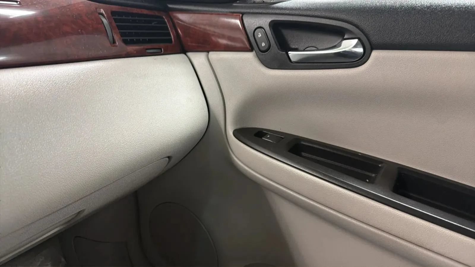 Used 2008 Chevrolet Impala LT FWD image 19