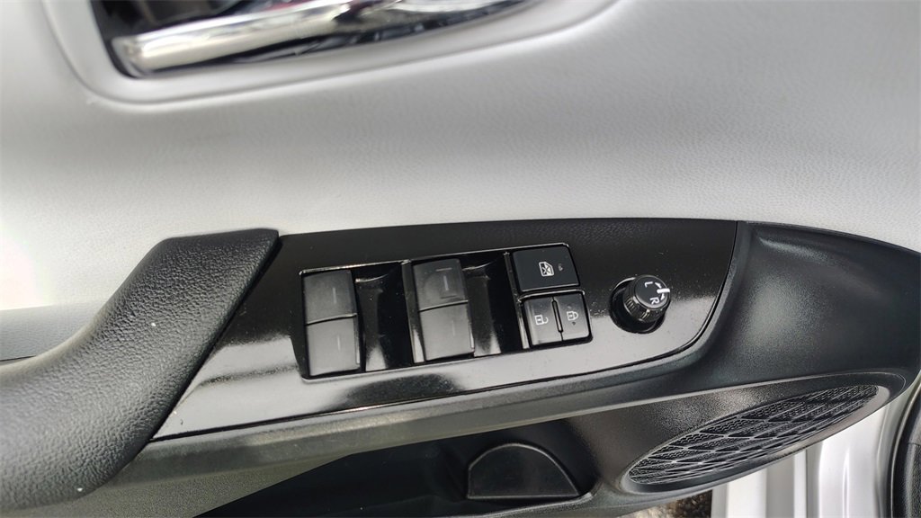 Used 2020 Toyota Prius XLE image 9