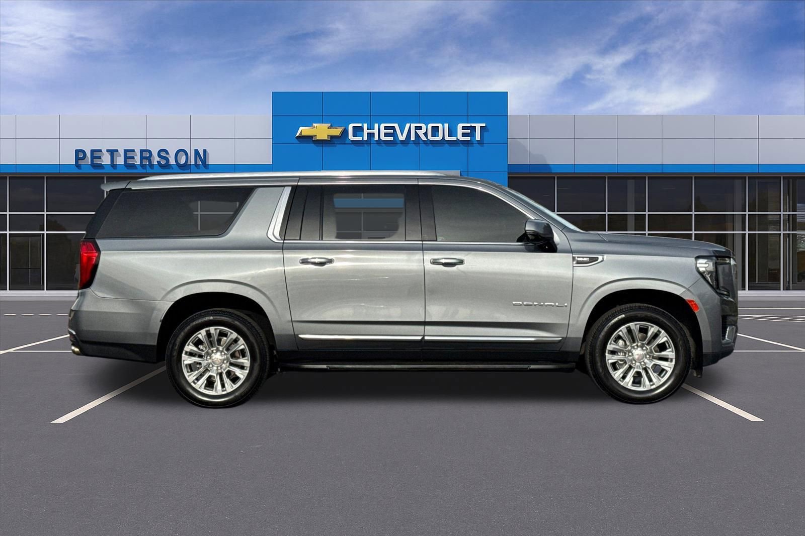 Used 2021 GMC Yukon XL Denali AWD/4WD image 3
