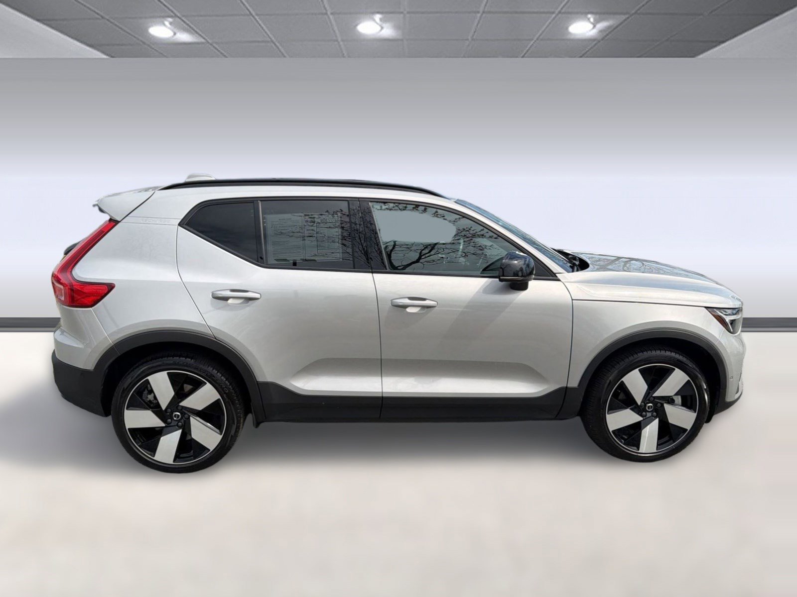 Certified 2024 Volvo XC40 Recharge Plus w/ Protection Package Premier RWD image 8