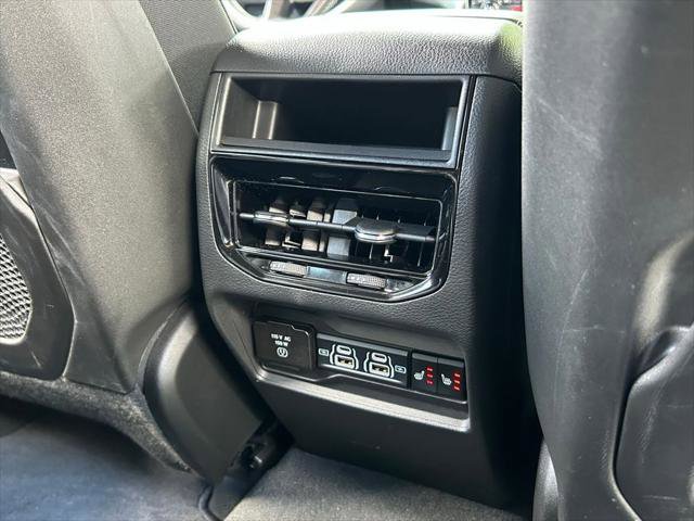 Certified 2024 Jeep Grand Cherokee Limited w/ Black Appearance Package image 40